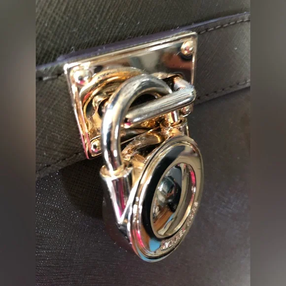 Michael Kors Large Saffiano Hamilton Tote-Olive Green - Picture 2 of 9